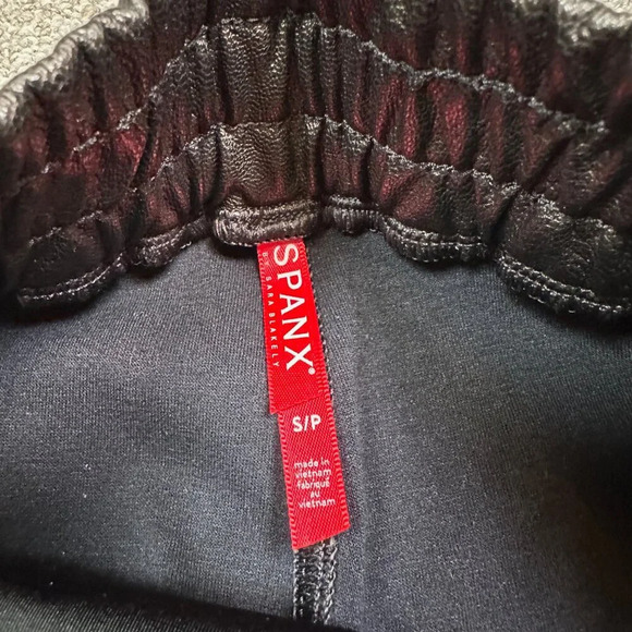 Spanx Faux Leather Vegan Jogger Pants in Black Size Small - Picture 3 of 7